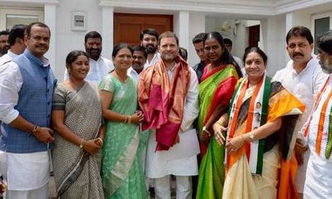 కాంగ్రెస్‌ పార్టీలో కుర్చీల కుమ్ములాట...సీఎం పదవిపైనే ముగ్గురు నేతల కన్ను