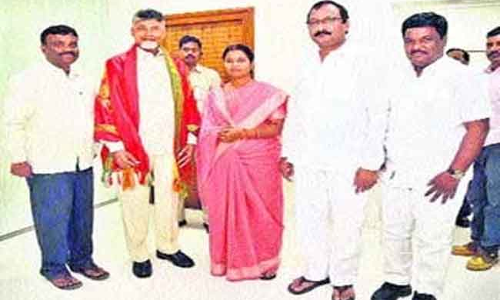 చంద్రబాబును కలిసిన కాంగ్రెస్ ఎమ్మెల్యే