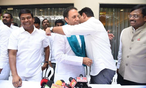 సురేష్‌రెడ్డి హస్తం పార్టీనీ వీడటం...ఇద్దరు సిట్టింగ్‌లలో టెన్షన్