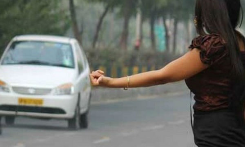 గుర్తుతెలియని వ్యక్తులకు లిఫ్ట్ ఇవ్వొచ్చా.. లేదా..లిఫ్ట్ డౌట్‌ను పటాపంచలు చేసిన హెచ్ఎంటీవీ