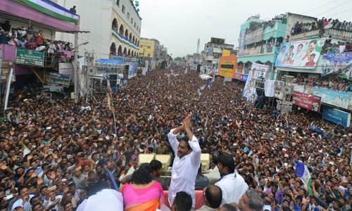 మంత్రి అయ్యన్నపాత్రుడు ఇలాకాలో జగన్..