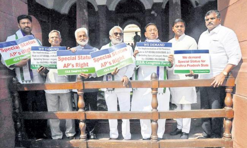 అదే రోజు వైసీపీ ఎంపీల రాజీనామా