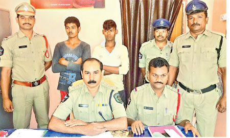 పిన్నితో అక్రమ సంబంధం ఎంతకు దారి తీసిందంటే...