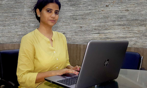 కలెక్టర్‌ గారి భార్యగా కష్టమెరుగని జీవితం కానీ