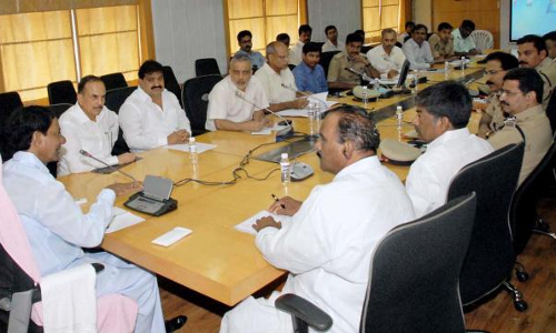 మంత్రివర్గ సమావేశం వాయిదా.. మంత్రులంతా అక్కడే ఉండండి : సీఎం