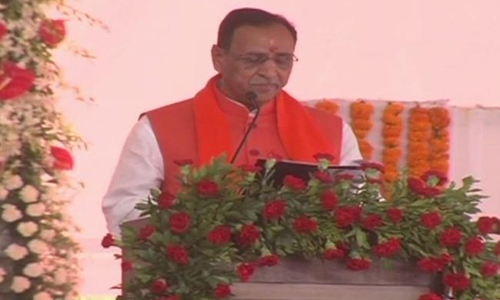 సీఎంగా ప్రమాణస్వీకారం చేసిన రూపానీ