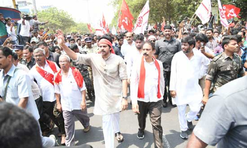 పాదయాత్రలో పాల్గొన్న పవన్‌కల్యాణ్‌