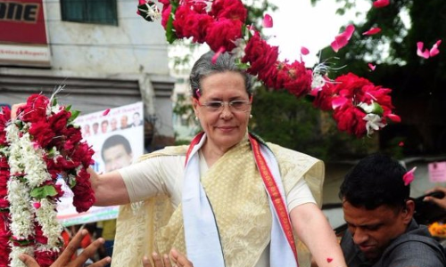 సోనియాగాంధీ సంచలన నిర్ణయం సోనియాగాంధీ సంచలన నిర్ణయం