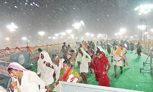 ఒంటిమిట్ట కోదండరాముని కళ్యాణ వేడుకల్లో అపశ్రుతి ఒంటిమిట్ట కోదండరాముని కళ్యాణ వేడుకల్లో అపశ్రుతి