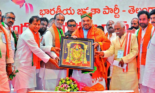 పొత్తు పొడవకున్నా... కమలం ఒంటరిగానే పొడిచేస్తోందా? పొత్తు పొడవకున్నా... కమలం ఒంటరిగానే పొడిచేస్తోందా?