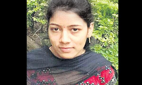 చెల్లెలిపై కత్తితో దాడి చేసిన అన్న