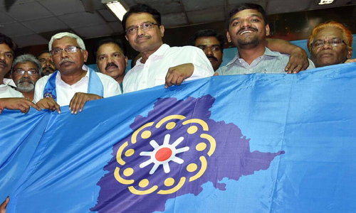 ఉద్యమం నుంచి ఉరుకెత్తి... రాజకీయ పోరాటంలో అడుగెట్టి...