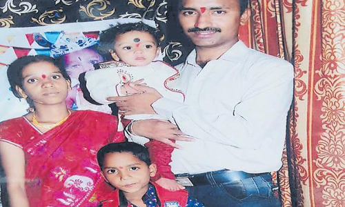 ఇద్దరు కుమారులతో సహా తల్లి ఆత్మహత్య
