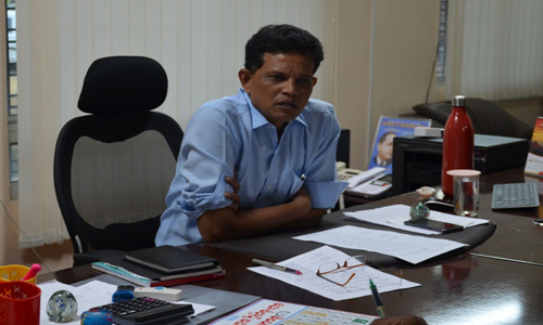 చిక్కుల్లో పడ్డ కలెక్టర్‌.. వీడియోకాన్ఫరెన్స్‌లో కలెక్టర్‌ తిట్ల దండకం