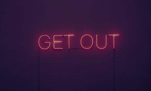 ప్రముఖ ఆధ్యాత్మికవేత్త నగరబహిష్కరణ