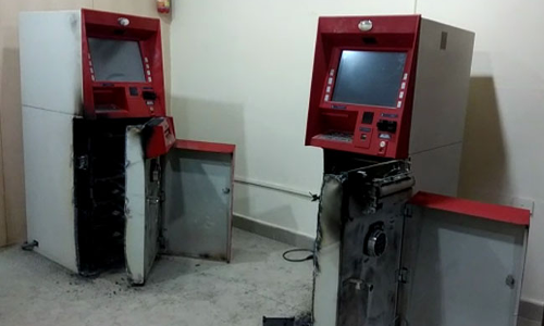 ఏటీఎంలను లూటీ చేసిన దొంగలు