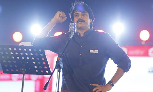 పవన్ తీరుపై.. జనాల్లో కొత్త చర్చ పవన్ తీరుపై.. జనాల్లో కొత్త చర్చ