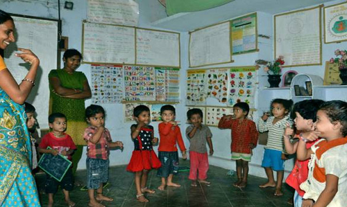 అంగనవాడి టీచర్లు, ఆయాలకు భారీగా వేతనాల పెంపు..