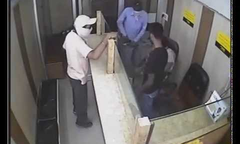 రోజుకి 20 బ్యాంకులలో దొంగతనం