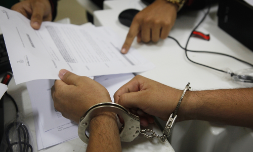 పాత కేసుల పాతర?