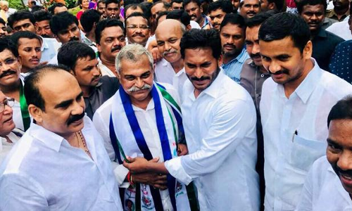 వైసీపీలో చేరిన మాజీ మంత్రి..