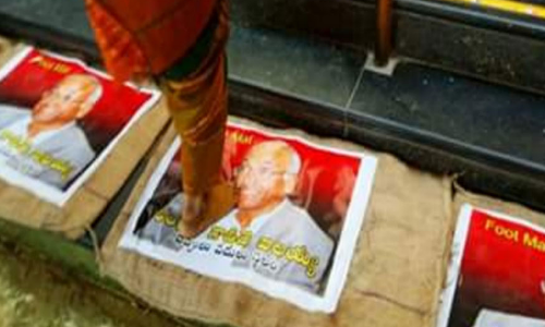 డోర్‌మ్యాట్స్‌పై కంచ ఐలయ్య!