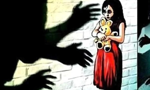 నాలుగేళ్ల బాలికపై.. భరించలేని దుర్మార్గం.. ఛీ!