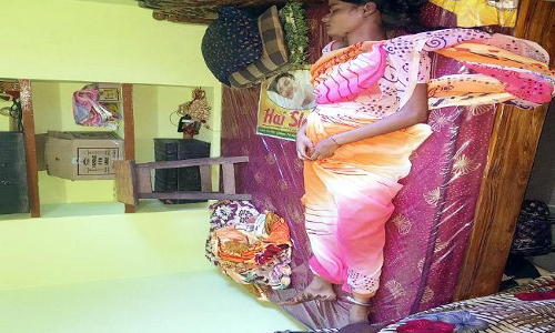 కాళ్ళపారాణి ఆరకముందే నవ వధువు ఆత్మహత్య..