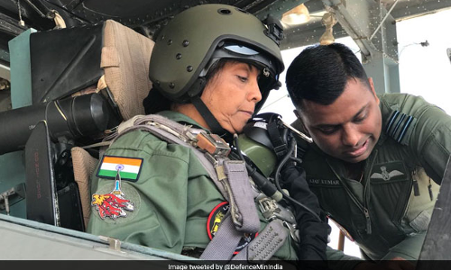 సుఖోయ్ యుద్ధ విమానంలో నిర్మలా సీతారామన్ విహారం