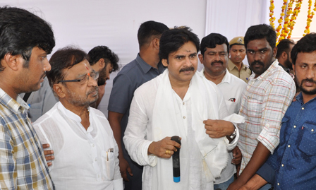 మరి.. జగన్‌ను మోదీ నడిపిస్తున్నారా?: పవన్‌కల్యాణ్