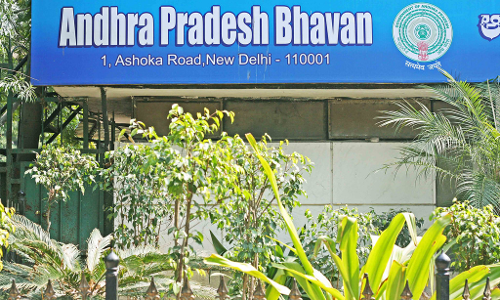 అగ్రకుల అధికారులు vs దళిత అధికారులు