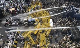 రైతులపై ప్రభుత్వవైఖరిని తప్పుబట్టిన రాహుల్, కేజ్రీవాల్