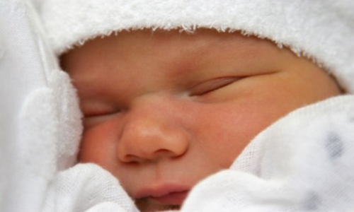 పండంటి ఆడబిడ్డకు జన్మనిచ్చిన ప్రధాని..