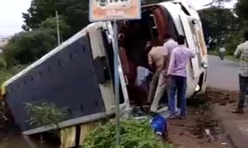 ప్రైవేటు బస్సు బోల్తా..