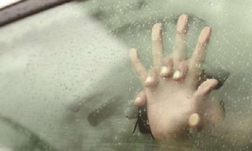 మాజీ ప్రియుడిని నదిలో తోసేసిన మహిళ..