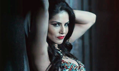 సెక్సీబాంబ్‌ దెబ్బకు గూగుల్‌ సైతం గ‌జ‌గ‌జ