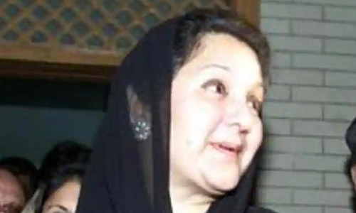 మాజీ ప్రధాని భార్య కన్నుమూత.. జైల్లో భర్త, కూతురు