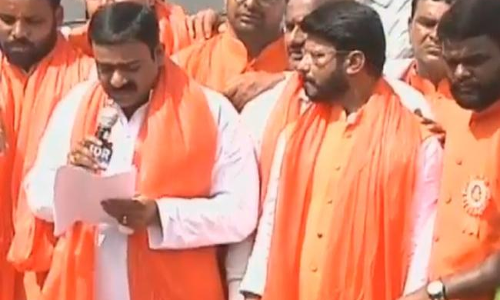 రికార్డు ధర పలికిన బాలాపూర్ లడ్డూ.. పాడుకున్న వ్యక్తి ఎవరంటే.. రికార్డు ధర పలికిన బాలాపూర్ లడ్డూ.. పాడుకున్న వ్యక్తి ఎవరంటే..