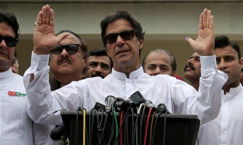 కీలక నిర్ణయం తీసుకున్న ఇమ్రాన్‌ఖాన్‌...ప్రమాణ స్వీకారం చేసిన మరుసటి రోజే...