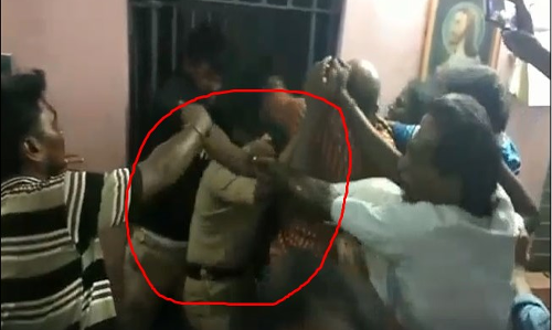 ఎస్సై సహా ముగ్గురు కానిస్టేబుళ్లను చావబాదిన గ్రామస్థులు