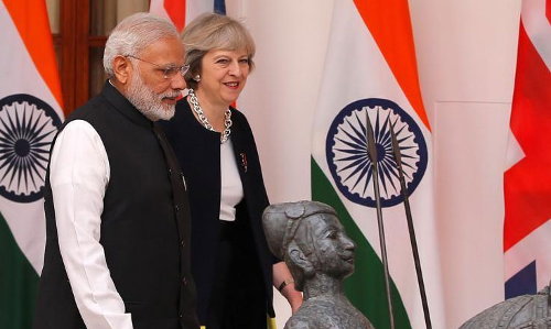 ప్రధానికి ఊహించని పరిణామం.. ఇద్దరు మంత్రుల రాజీనామ..