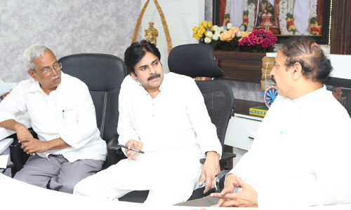 నేడే ప్రత్యేకహోదా కోసం పవన్ పాదయాత్ర నేడే ప్రత్యేకహోదా కోసం పవన్ పాదయాత్ర