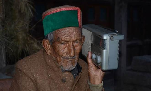 మీకు తెలుసా..? మనదేశంలో తొలి ఓటు వేసింది ఈయనే..