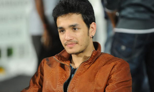 అన్న బాటలో అఖిల్ వెళతాడా? అన్న బాటలో అఖిల్ వెళతాడా?