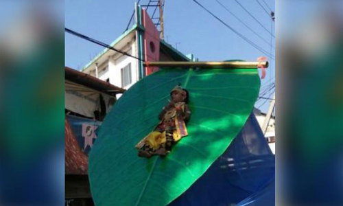 రెండున్నర గంటలు నడి ఎండలో ఇలా..!