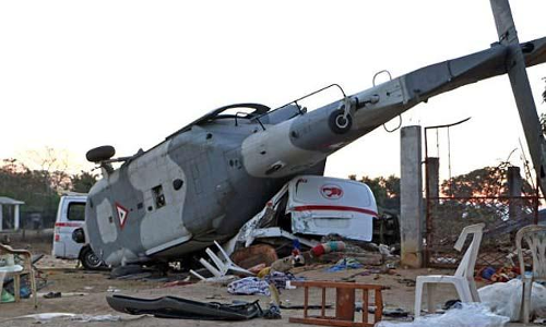 హెలికాప్టర్ క్రాష్ ల్యాండింగ్: 13 మంది మృతి హెలికాప్టర్ క్రాష్ ల్యాండింగ్: 13 మంది మృతి