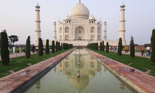 తాజ్ మహల్ ఎంతమంది కట్టారు?