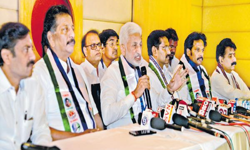 తెలంగాణకు చంద్రబాబు డబ్బు పంపించారు : విజయసాయిరెడ్డి