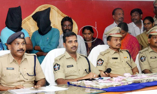 పెనుమాక దొంగ.. కోడలే