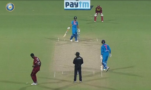 నిలకడగా ఆడుతున్న భారత్..